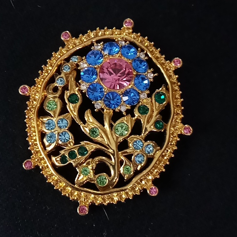Trifari flower pin